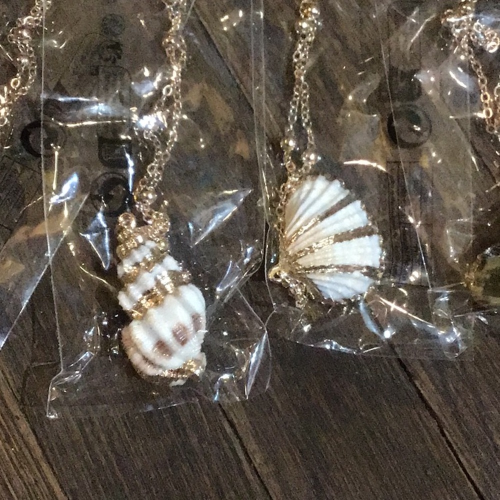 NEW ! Host pick! 🩷🤍Boho Gold alloy and Shell Pendant Necklaces $28 ECH OR BUNDLE - Picture 4 of 6